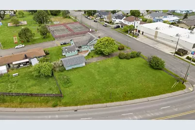 906 C St, Myrtle Point, OR 97458 - Photo 6
