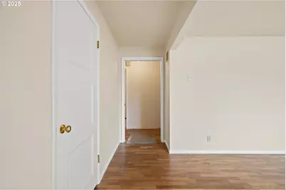 236 Greenvale Dr, Springfield, OR 97477 - Photo 4