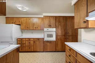 236 Greenvale Dr, Springfield, OR 97477 - Photo 8