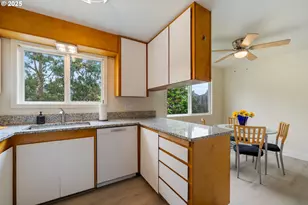 1009/1011 Grove Ave, Tillamook, OR 97141 - Photo 10