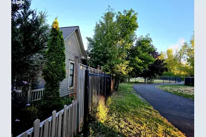 1739 Madison St, Baker City, OR 97814 - Photo 4