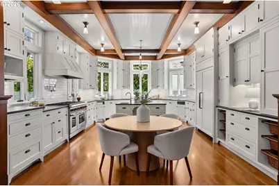 2023 SW Montgomery Dr, Portland, OR 97201 - Photo 8