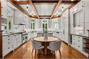 2023 SW Montgomery Dr, Portland, OR 97201 - Photo 8