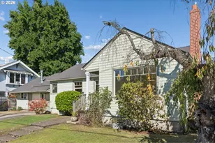 4951 SE Salmon St, Portland, OR 97215 - Photo 2