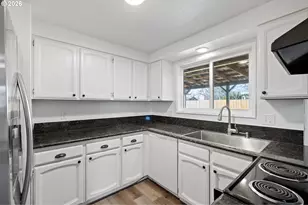 422 S 49th Pl, Springfield, OR 97478 - Photo 8