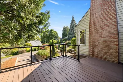 221 SW Texas St, Portland, OR 97219 - Photo 4