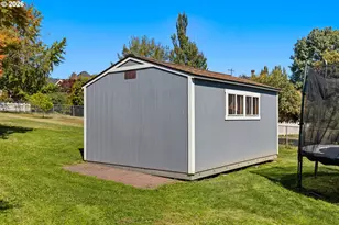 1819 4th Ave, West Linn, OR 97068 - Photo 32
