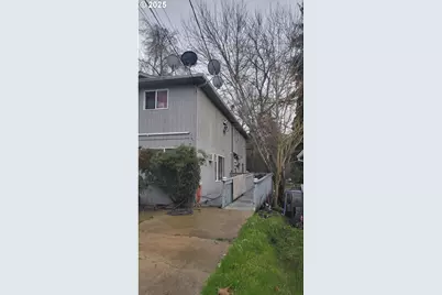 318 NE Howland St, Myrtle Creek, OR 97457 - Photo 2