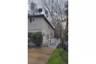 318 NE Howland St, Myrtle Creek, OR 97457 - Photo 2