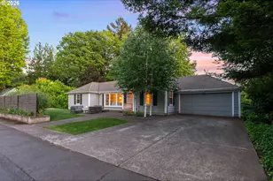 8120 SW Maple Dr, Portland, OR 97225 - Photo 4