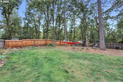 910 E 43rd Ave, Eugene, OR 97405 - Photo 40