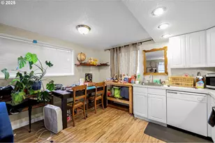 910 E 43rd Ave, Eugene, OR 97405 - Photo 36