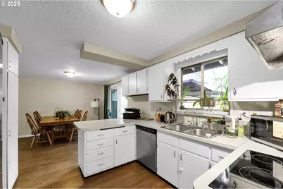 910 E 43rd Ave, Eugene, OR 97405 - Photo 16