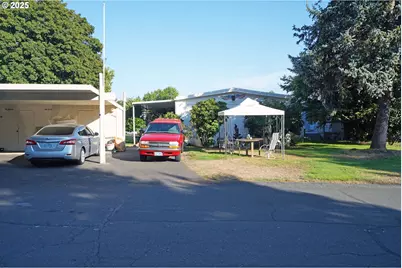 12430 N South Shore Ave, Portland, OR 97217 - Photo 1