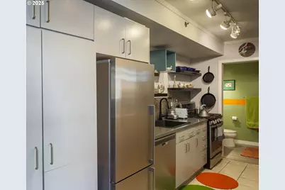 533 NE Holladay St #308, Portland, OR 97232 - Photo 6