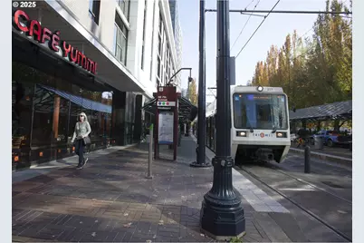 533 NE Holladay St #308, Portland, OR 97232 - Photo 16