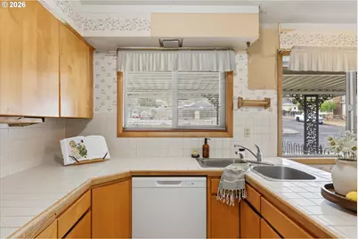 601 E 12th St, The Dalles, OR 97058 - Photo 14