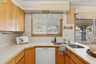 601 E 12th St, The Dalles, OR 97058 - Photo 14