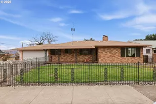 601 E 12th St, The Dalles, OR 97058 - Photo 4