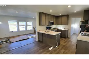 5299 Maple St, Florence, OR 97439 - Photo 2