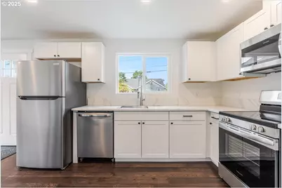 1432 NE 10th Ave, McMinnville, OR 97128 - Photo 8