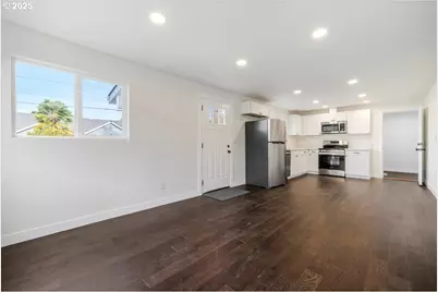 1432 NE 10th Ave, McMinnville, OR 97128 - Photo 6