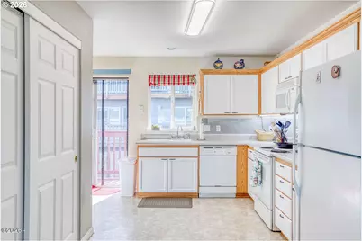 1284 NW 15th St, Lincoln City, OR 97367 - Photo 12