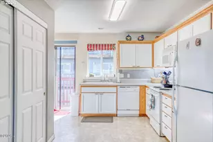 1284 NW 15th St, Lincoln City, OR 97367 - Photo 12