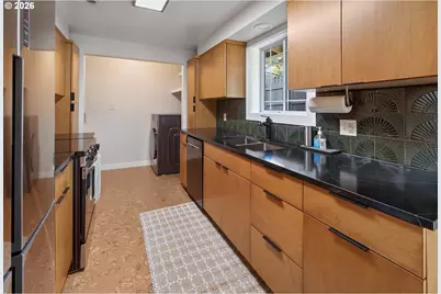 3060 SW 35th Ct, Redmond, OR 97756 - Photo 2