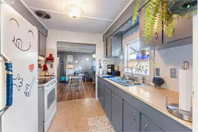 1735 Pennsylvania St, Coos Bay, OR 97420 - Photo 4