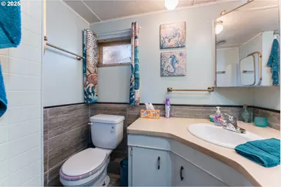 1735 Pennsylvania St, Coos Bay, OR 97420 - Photo 10