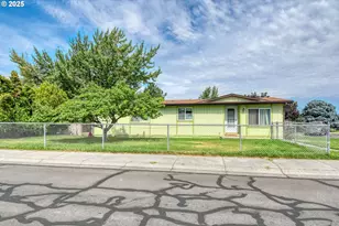 10 SW Sunrise Ct, Hermiston, OR 97838 - Photo 1