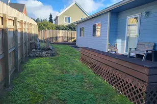 963 Crocker St, Coos Bay, OR 97420 - Photo 2