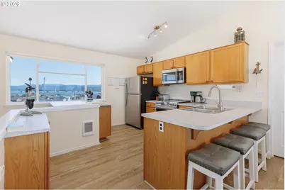 202 NW Oceania Dr, Waldport, OR 97394 - Photo 10