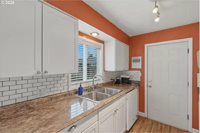 17760 SW Alexander St, Beaverton, OR 97003 - Photo 12