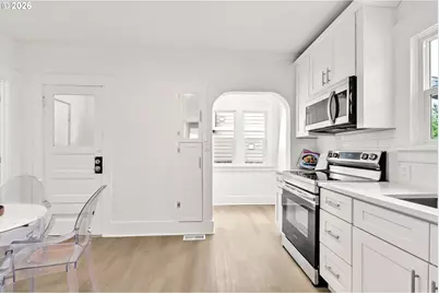 7630 N Drummond Ave, Portland, OR 97217 - Photo 8