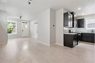 2364 SE Audubon Ave, Salem, OR 97302 - Photo 8