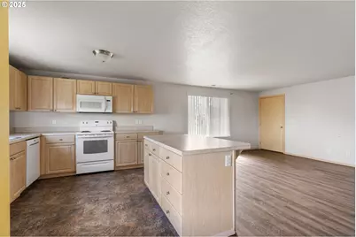 335 SE Third St, Irrigon, OR 97844 - Photo 8