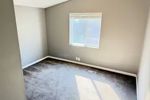 1949 SE Palmquist Rd, Gresham, OR 97080 - Photo 8