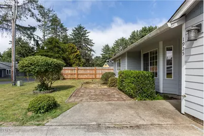 1925 NW 38th St, Lincoln City, OR 97367 - Photo 2