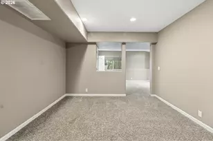 2728 Hallmark Ln, Eugene, OR 97402 - Photo 36