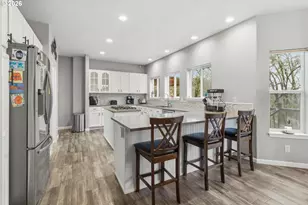 2728 Hallmark Ln, Eugene, OR 97402 - Photo 10