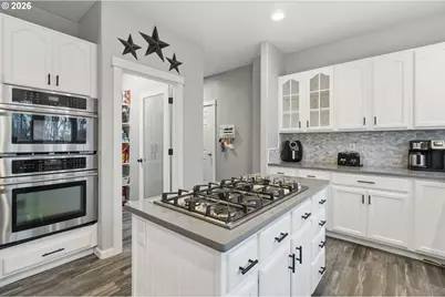 2728 Hallmark Ln, Eugene, OR 97402 - Photo 12