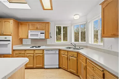 8227 SE 88th Ave, Portland, OR 97266 - Photo 10