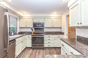 10054 SW Erie Ct, Tualatin, OR 97062 - Photo 4