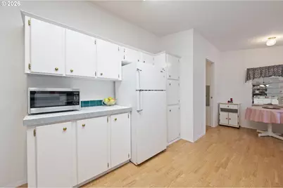 301 Deal St, Junction City, OR 97448 - Photo 12