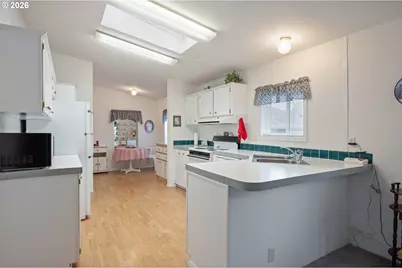 301 Deal St, Junction City, OR 97448 - Photo 10