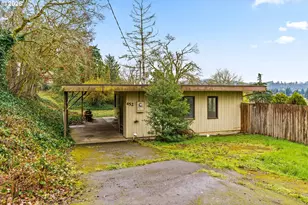 452 S 4th St, Springfield, OR 97477 - Photo 2