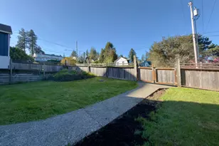 861 Fir Ave, Coos Bay, OR 97420 - Photo 38