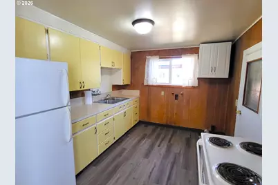 975 Johnson Ave, Cottage Grove, OR 97424 - Photo 2